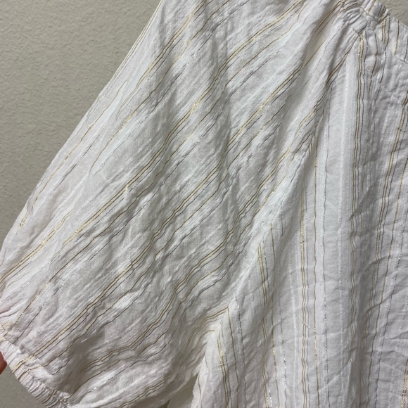 🎉HP🎉 EUC LOFT Petites white top with silver/gold metallic thread stripes size LP - Picture 6 of 7